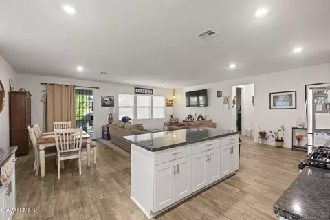 Kitchen - 6320 Oldfield St, Lancaster, CA 93536 photo 3 of 5