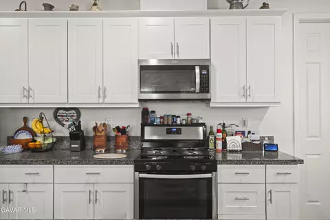 Kitchen - 6320 Oldfield St, Lancaster, CA 93536 photo 5 of 5