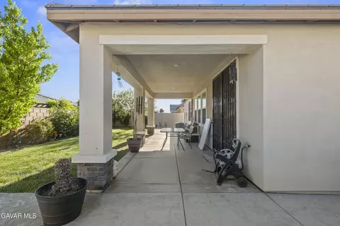 Exterior - 6320 Oldfield St, Lancaster, CA 93536 photo 7 of 11