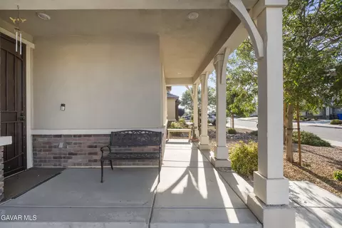 Exterior - 6320 Oldfield St, Lancaster, CA 93536 photo 11 of 11