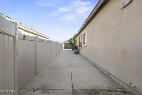 Exterior - 6320 Oldfield St, Lancaster, CA 93536 photo 9 of 11