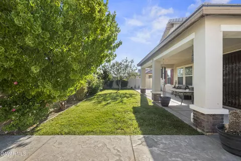 Exterior - 6320 Oldfield St, Lancaster, CA 93536 photo 4 of 11
