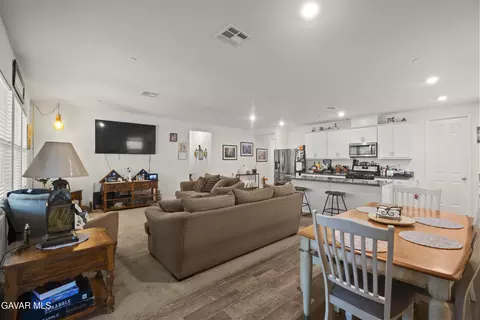 Entry Way - 6320 Oldfield St, Lancaster, CA 93536 photo 1 of 5