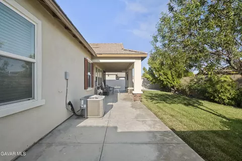 Exterior - 6320 Oldfield St, Lancaster, CA 93536 photo 10 of 11