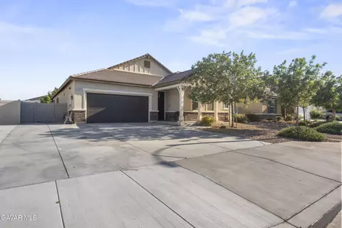 Exterior - 6320 Oldfield St, Lancaster, CA 93536 photo 2 of 11