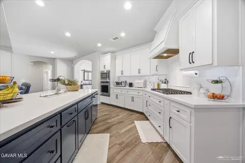 Kitchen - 410 Rosehaven Ln, Tehachapi, CA 93561 photo 1 of 8