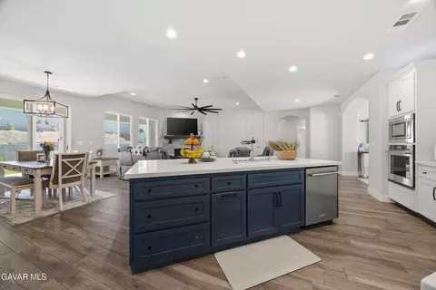 Kitchen - 410 Rosehaven Ln, Tehachapi, CA 93561 photo 8 of 8