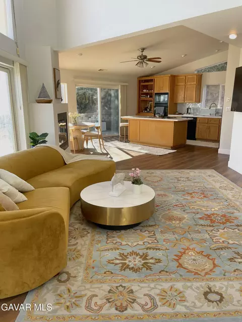 Living - 26481 Winchester Ct, Tehachapi, CA 93561 photo 2 of 2