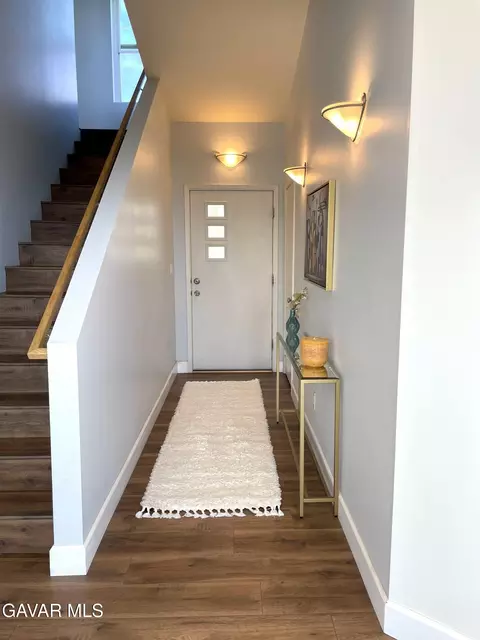Entry Way - 26481 Winchester Ct, Tehachapi, CA 93561 photo 2 of 3