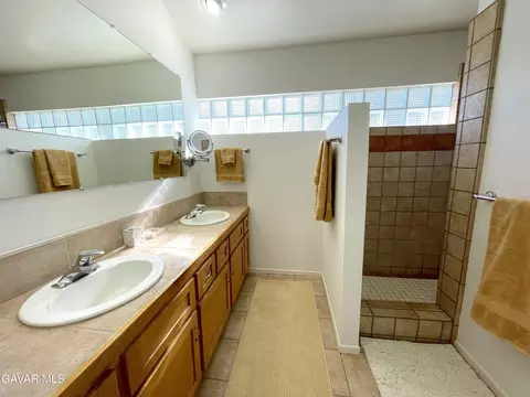 Bath - 26481 Winchester Ct, Tehachapi, CA 93561 photo 8 of 10