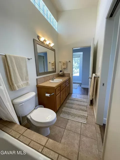 Bath - 26481 Winchester Ct, Tehachapi, CA 93561 photo 1 of 10