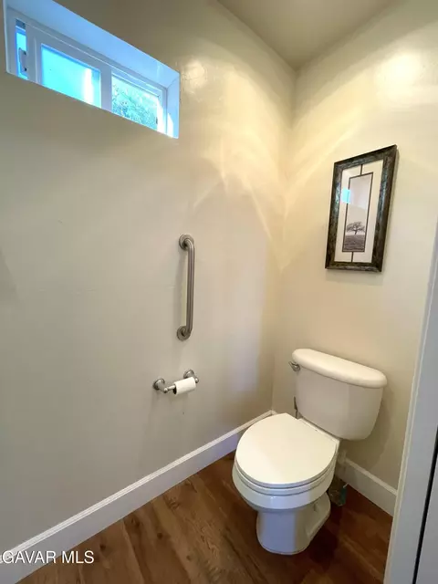 Bath - 26481 Winchester Ct, Tehachapi, CA 93561 photo 6 of 10