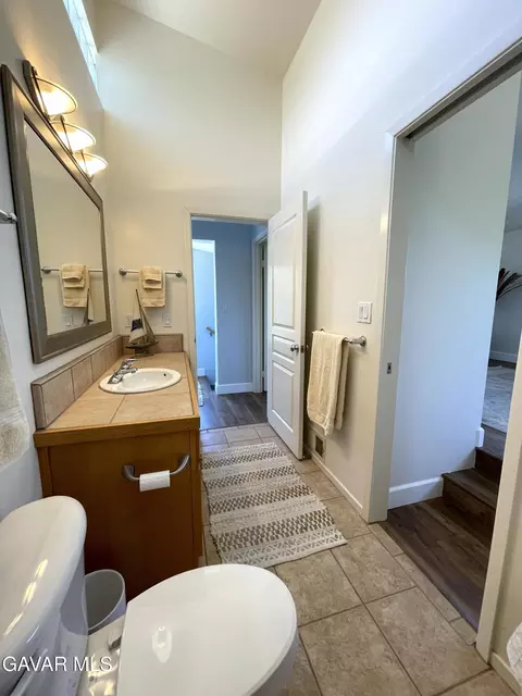 Bath - 26481 Winchester Ct, Tehachapi, CA 93561 photo 4 of 10
