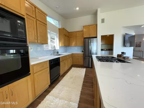 Kitchen - 26481 Winchester Ct, Tehachapi, CA 93561 photo 4 of 4