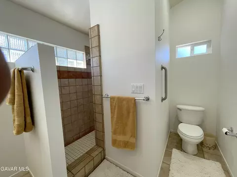Bath - 26481 Winchester Ct, Tehachapi, CA 93561 photo 9 of 10