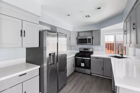 Kitchen - 37666 Scomar St, Palmdale, CA 93550 photo 1 of 3
