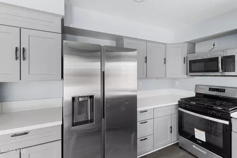 Kitchen - 37666 Scomar St, Palmdale, CA 93550 photo 2 of 3