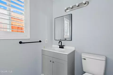 Bath - 37666 Scomar St, Palmdale, CA 93550 photo 1 of 3
