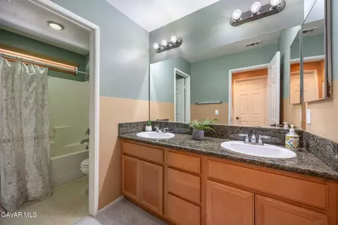 Bath - 43934 Spring St, Lancaster, CA 93536 photo 4 of 4