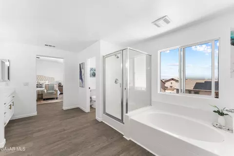 Bath - 7531 Ridge View Dr, Lancaster, CA 93536 photo 4 of 5