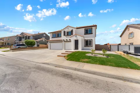 Exterior - 7531 Ridge View Dr, Lancaster, CA 93536 photo 2 of 9