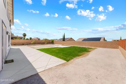 Exterior - 7531 Ridge View Dr, Lancaster, CA 93536 photo 9 of 9