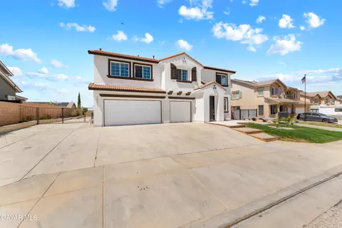 Exterior - 7531 Ridge View Dr, Lancaster, CA 93536 photo 3 of 9