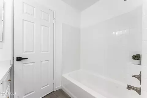 Bath - 7531 Ridge View Dr, Lancaster, CA 93536 photo 2 of 5