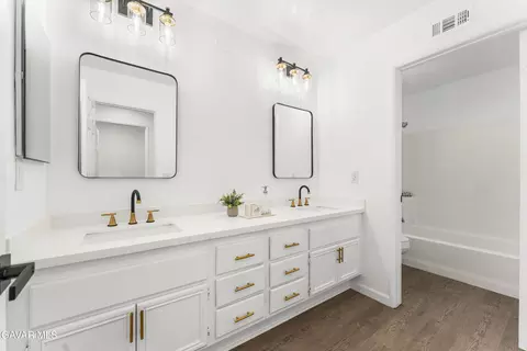 Bath - 7531 Ridge View Dr, Lancaster, CA 93536 photo 5 of 5