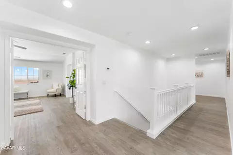 Entry Way - 7531 Ridge View Dr, Lancaster, CA 93536 photo 2 of 3