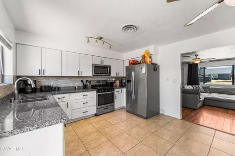 Kitchen - 21500 Circle Dr, Tehachapi, CA 93561 photo 2 of 2