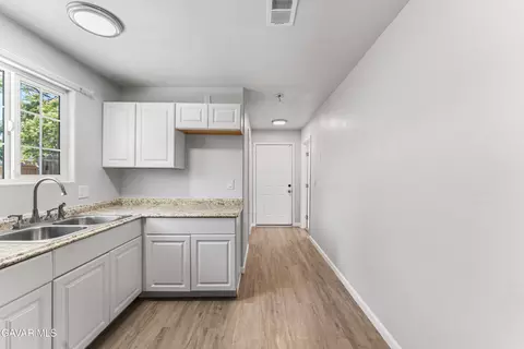 Entry Way - 21500 Circle Dr, Tehachapi, CA 93561 photo 3 of 3