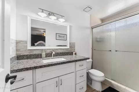 Bath - 21500 Circle Dr, Tehachapi, CA 93561 photo 2 of 3