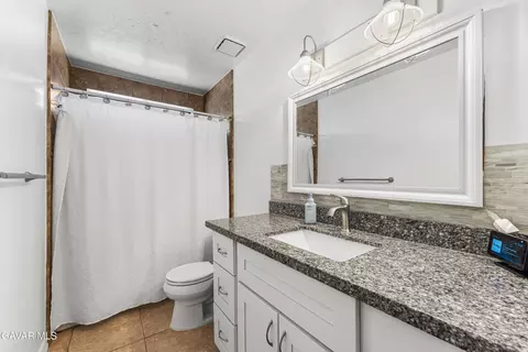 Bath - 21500 Circle Dr, Tehachapi, CA 93561 photo 3 of 3