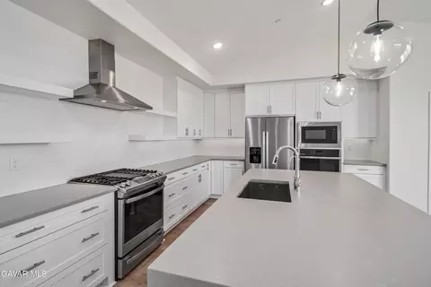 Kitchen - 213 Cassano Dr, Tehachapi, CA 93561 photo 2 of 2