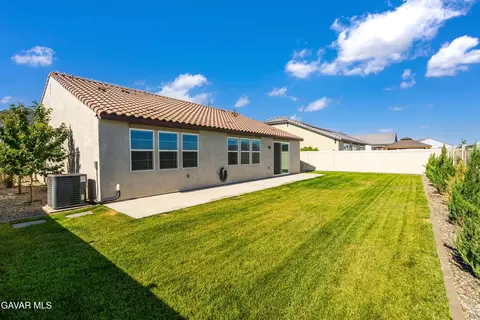 Exterior - 213 Cassano Dr, Tehachapi, CA 93561 photo 7 of 9