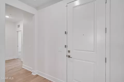 Entry Way - 213 Cassano Dr, Tehachapi, CA 93561 photo 3 of 4