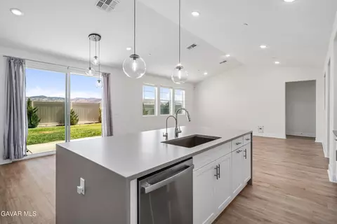 Kitchen - 213 Cassano Dr, Tehachapi, CA 93561 photo 1 of 2