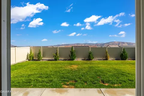 Exterior - 213 Cassano Dr, Tehachapi, CA 93561 photo 4 of 9