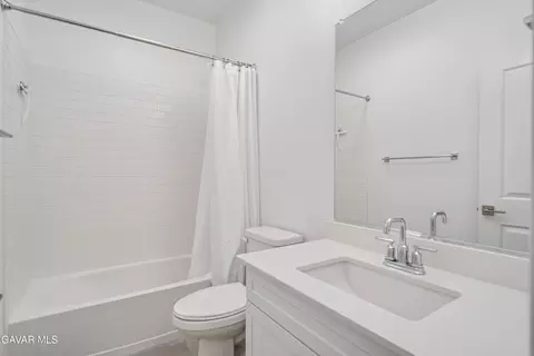 Bath - 213 Cassano Dr, Tehachapi, CA 93561 photo 6 of 6