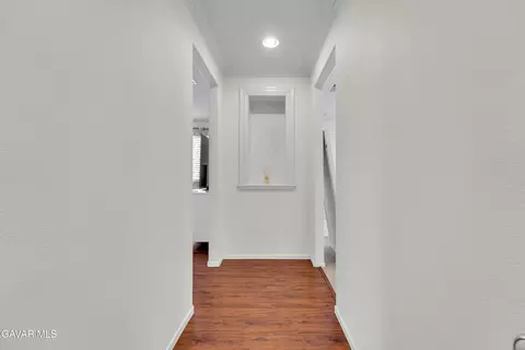 Entry Way - 44643 Leslie Ct, Lancaster, CA 93535 photo 4 of 4
