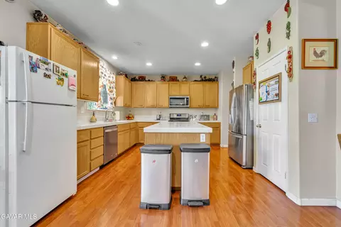 Kitchen - 44643 Leslie Ct, Lancaster, CA 93535 photo 1 of 2