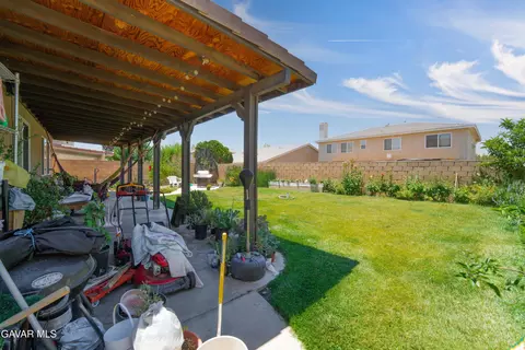 Exterior - 44643 Leslie Ct, Lancaster, CA 93535 photo 6 of 8