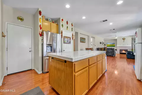 Entry Way - 44643 Leslie Ct, Lancaster, CA 93535 photo 2 of 4