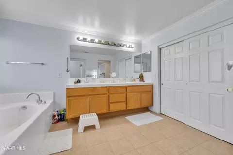 Bath - 44643 Leslie Ct, Lancaster, CA 93535 photo 4 of 4