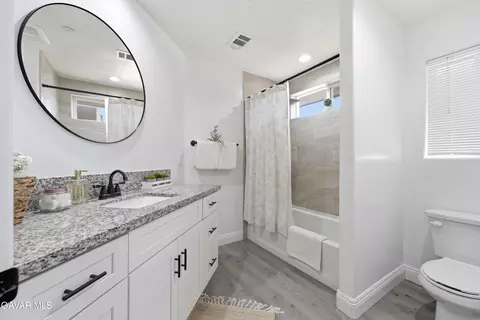 Bath - 20601 Country Club Dr, Tehachapi, CA 93561 photo 3 of 3