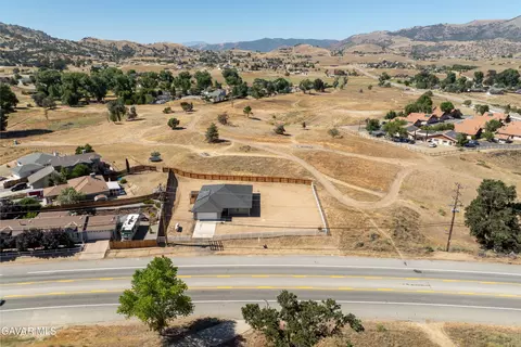View/Area - 20601 Country Club Dr, Tehachapi, CA 93561 photo 1 of 14