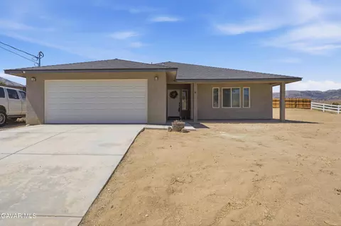 Exterior - 20601 Country Club Dr, Tehachapi, CA 93561 photo 2 of 4