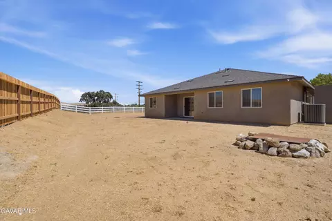Exterior - 20601 Country Club Dr, Tehachapi, CA 93561 photo 4 of 4