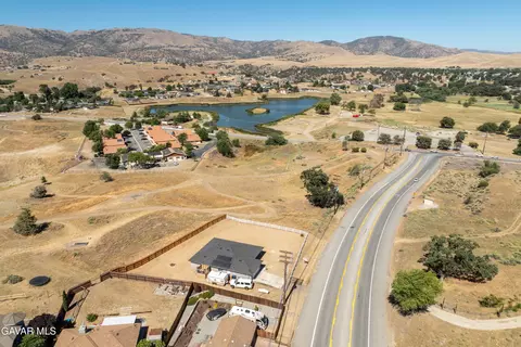 View/Area - 20601 Country Club Dr, Tehachapi, CA 93561 photo 4 of 14